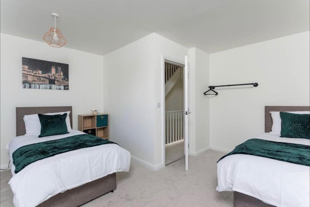 Luxury 3-Bedroom, 2-Bathroom Home Sleeps 7 People Ливерпуль Экстерьер фото