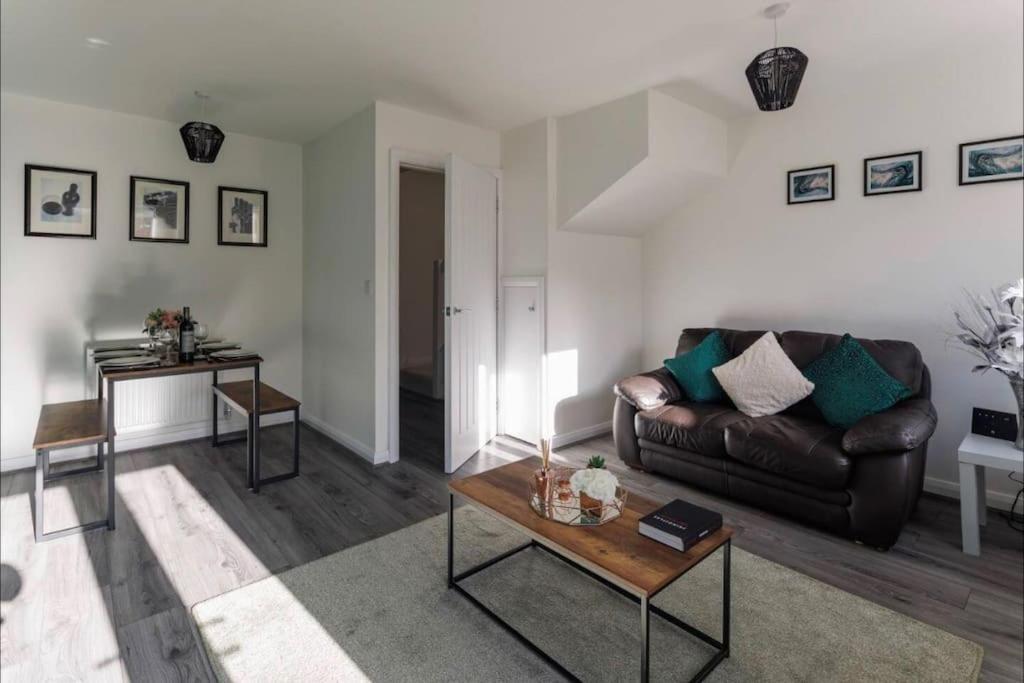 Luxury 3-Bedroom, 2-Bathroom Home Sleeps 7 People Ливерпуль Экстерьер фото