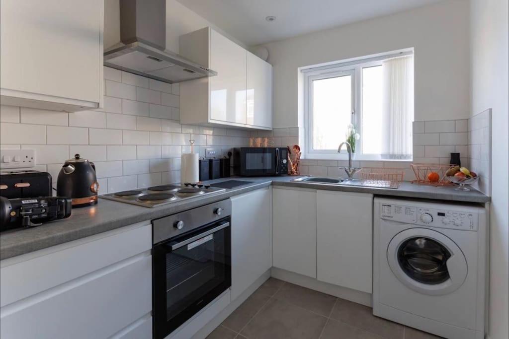 Luxury 3-Bedroom, 2-Bathroom Home Sleeps 7 People Ливерпуль Экстерьер фото